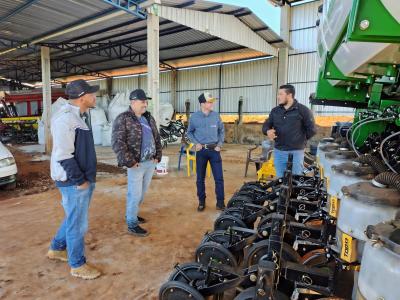 Tecnologia no campo: Coprossel e Atomizer entregam equipamento para aplicação de biológicos em Porto Barreiro